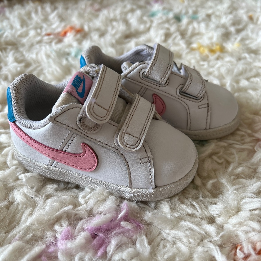 Nike Girl Tenis Shoes